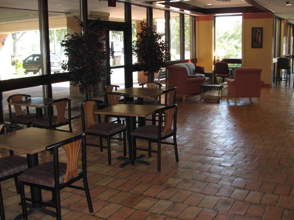 Rest And Relax Inn Pensacola Restaurant photo