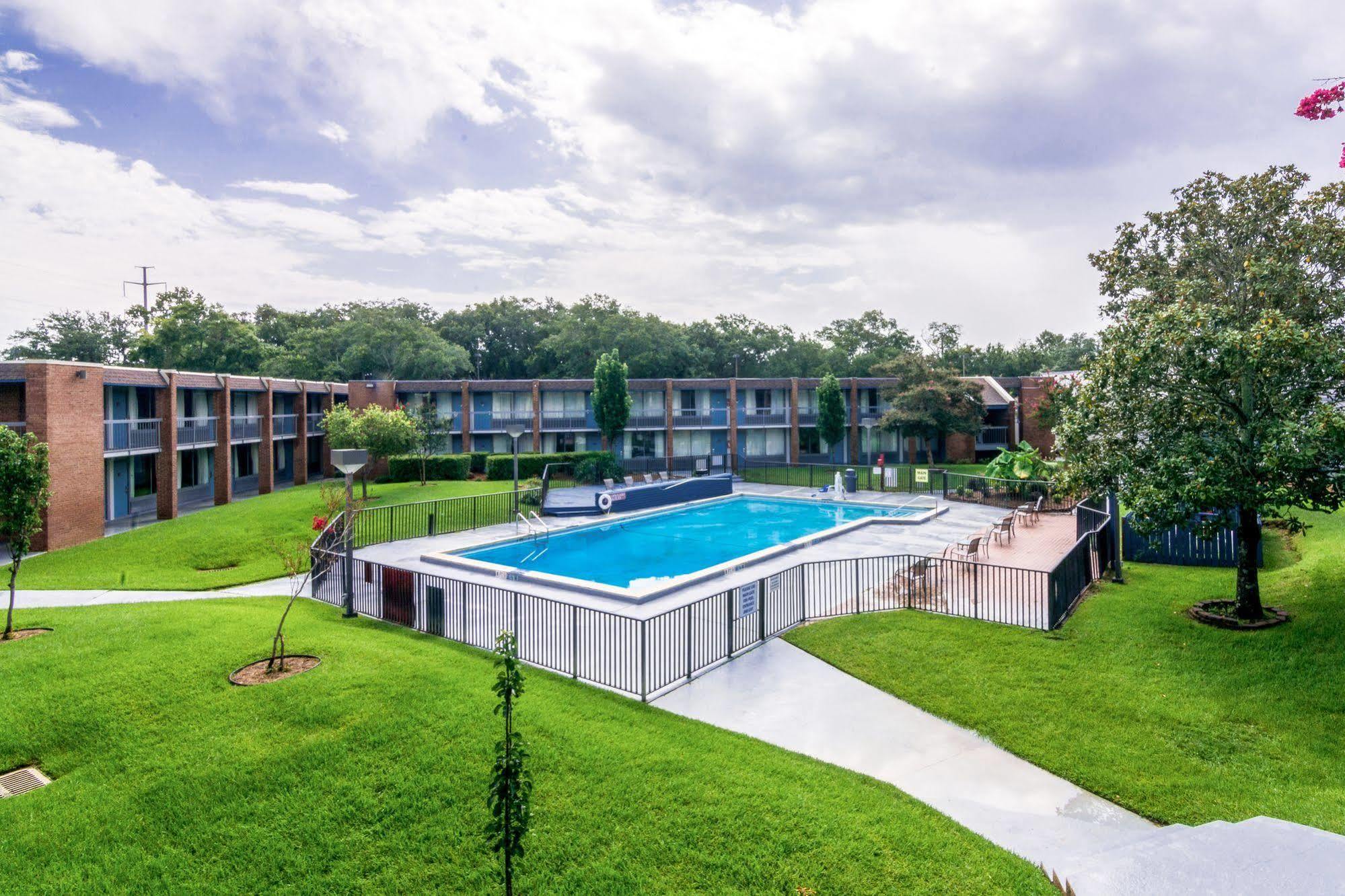 Rest And Relax Inn Pensacola Exterior photo