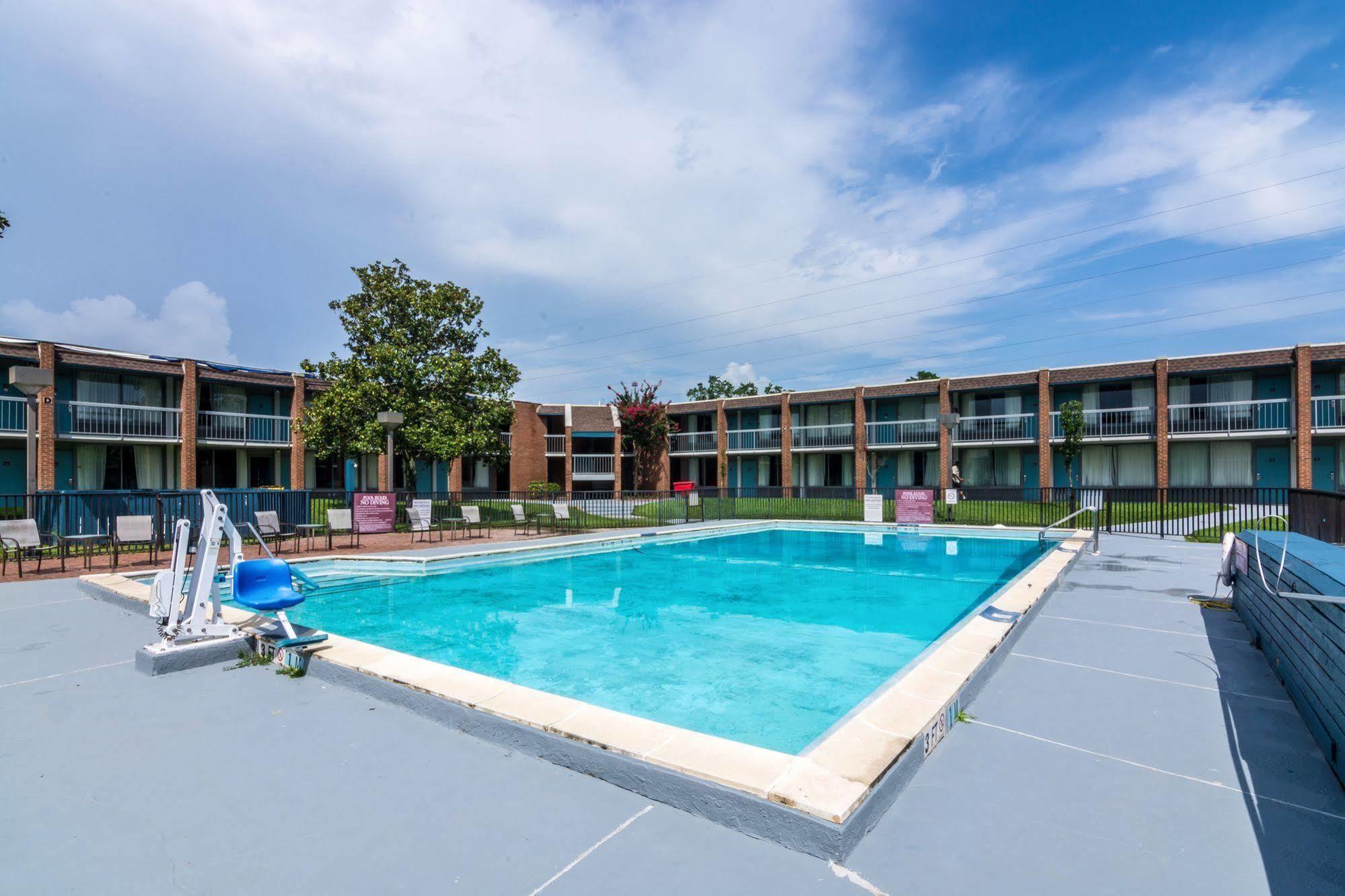Rest And Relax Inn Pensacola Exterior photo